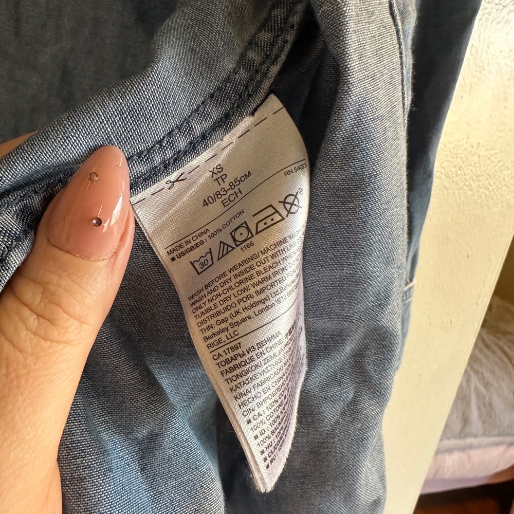 Banana Republic Light Blue Denim Shirt - Picture 2 of 4